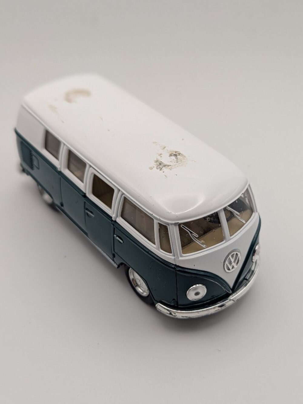 Kinsmart 1962 Volkswagen Classical Bus 1/32